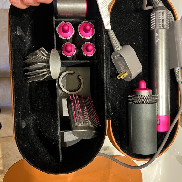 Fuchsia/copper dyson air wrap set with one long hair attachment - Picture 2 of 4